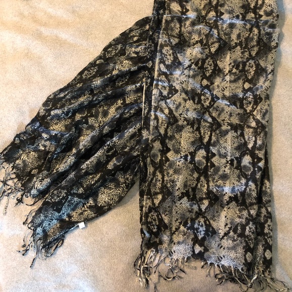 ⭐️Scarf - Picture 2 of 4
